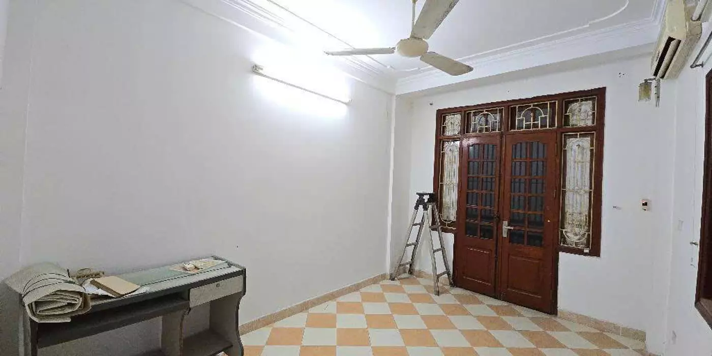Chính chủ  bán nhà  lô góc kề ô tô, DT 38m2 – 4 tầng , Ngõ 90 Hoàng Ngân, Cầu Giấy, giá: 7,5 tỷ.