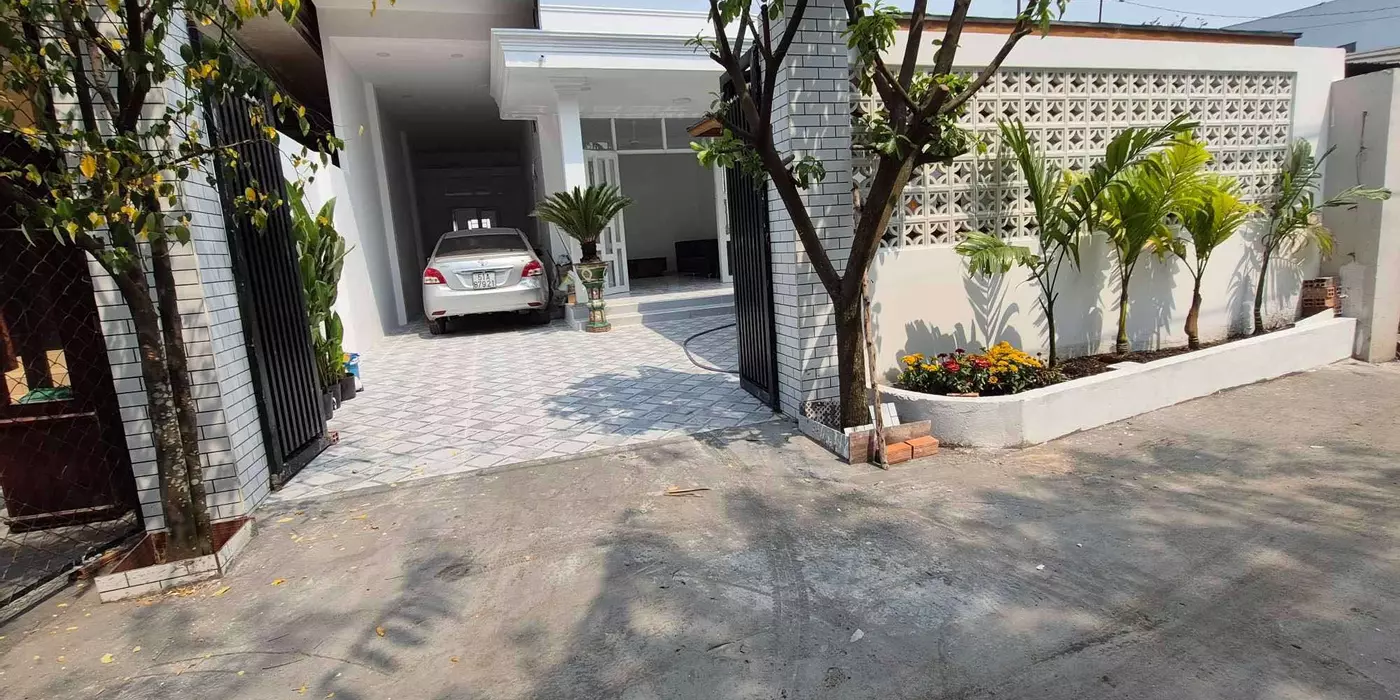 NHÀ ĐẸP  Giá Chỉ 6 Tỷ 7 SHR 213m Full thổ Cư Hẻm Xe Hơi Phạm Thị Giây Hóc Môn Gần Quận 12