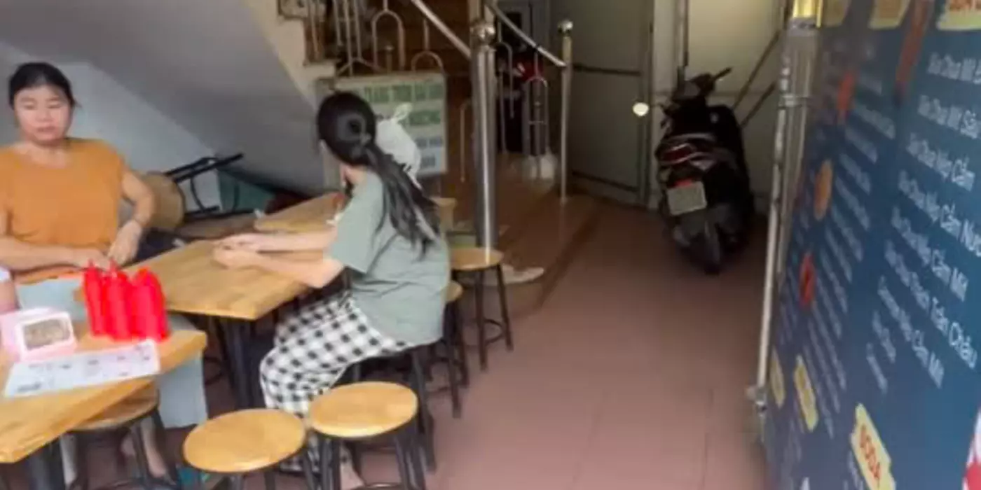 Chính Chủ cho thuê mặt bằng đầu CHỢ NHÀ XANH: Số 1 Ngõ 1 Phan Văn Trường, Dịch Vọng, Cầu Giấy, Hà