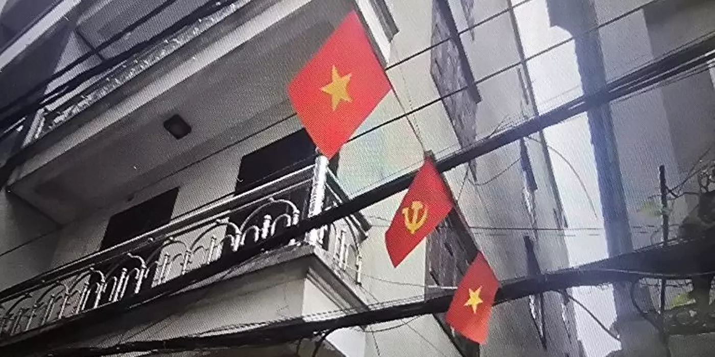 BÁN CCMN 8 TẦNG THANG MÁY NGÕ THÔNG - Ô T Ô