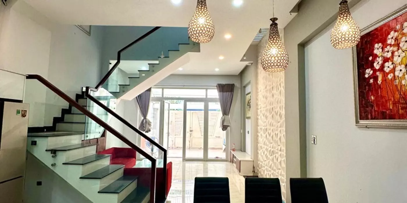 KHU DÂN CƯ PHI LONG 5- NHÀ 4 TẦNG MỚI ĐẸP LUNG LINH -XE HƠI NGỦ TRONG NHÀ -NGANG ĐẸP 5M -TẶNG NỘI