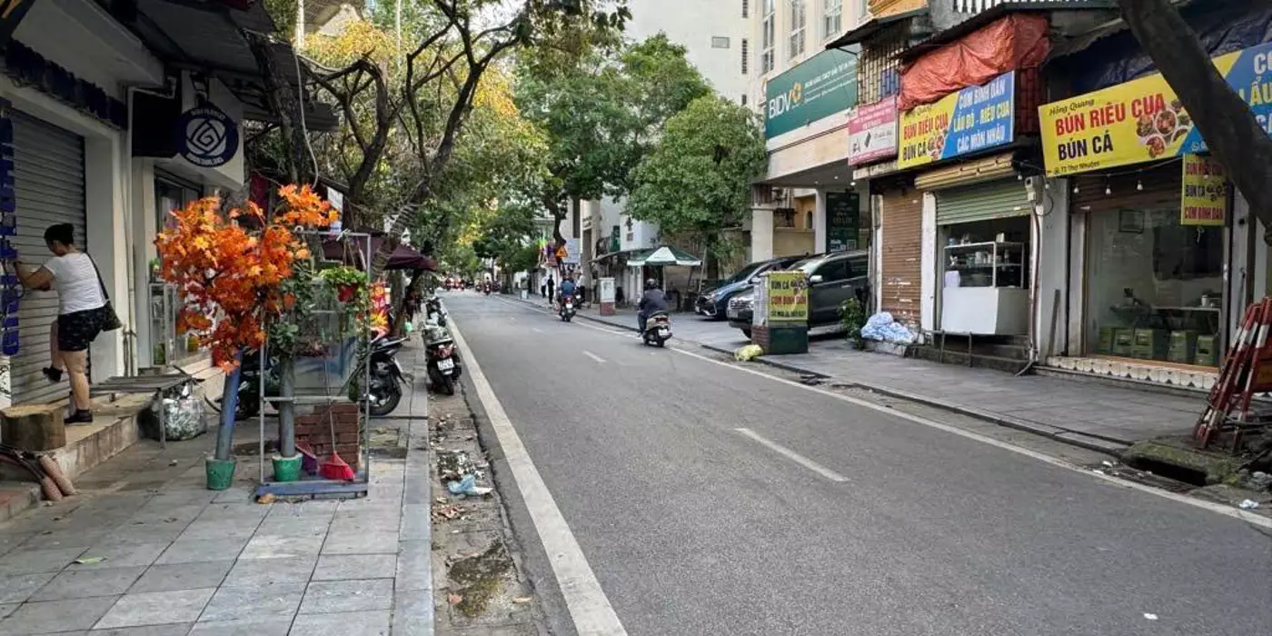 BÁN NHÀ MẶT PHỐ TRẦN HƯNG ĐẠO - HOÀN KIẾM - 10 TỶ 20m 3 tầng có nóc