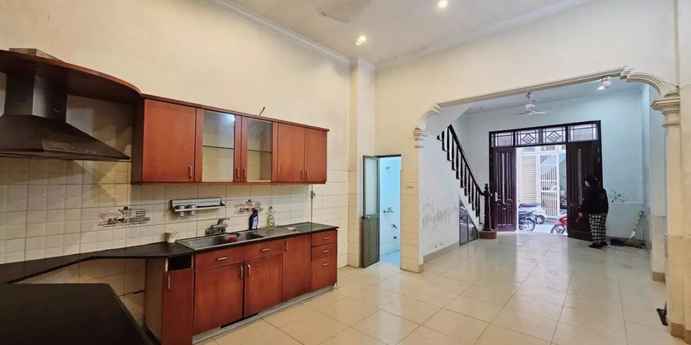 Nhà đẹp Nguyễn Chí Thanh, 42 m2, 5 tầng, giá chỉ 16 tỷ