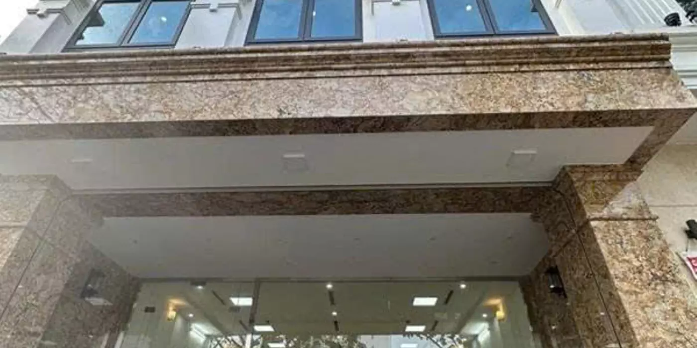 Bán tòa 8 nổi 1 hầm phố Lạc Long Quân 75 tỷ 145m2, MT7.5m kinh doanh gần Quận Ủy