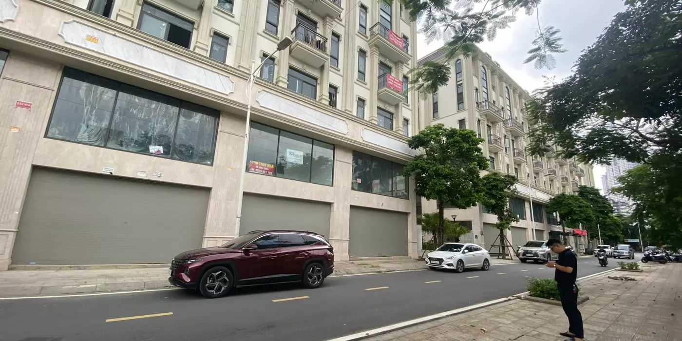 Cho thuê tòa văn phòng siêu đẹp căn góc Him Lam Vạn Phúc. DT 182m2*6 tầng mặt tiền 13m cực đẹp