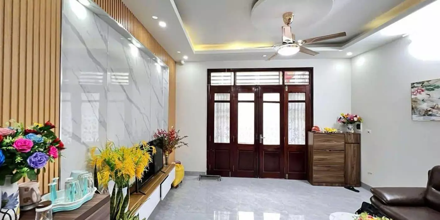 Dưới đây là một số gợi ý tiêu đề cho tin rao bán bất động sản của bạn, tuân thủ các yêu cầu về độ