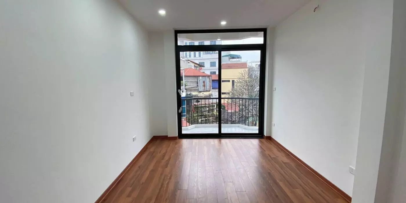 Bán nhà Trích Sài giá 13.5 tỷ, diện tích 89m2, 4 tầng, mặt tiền 4m