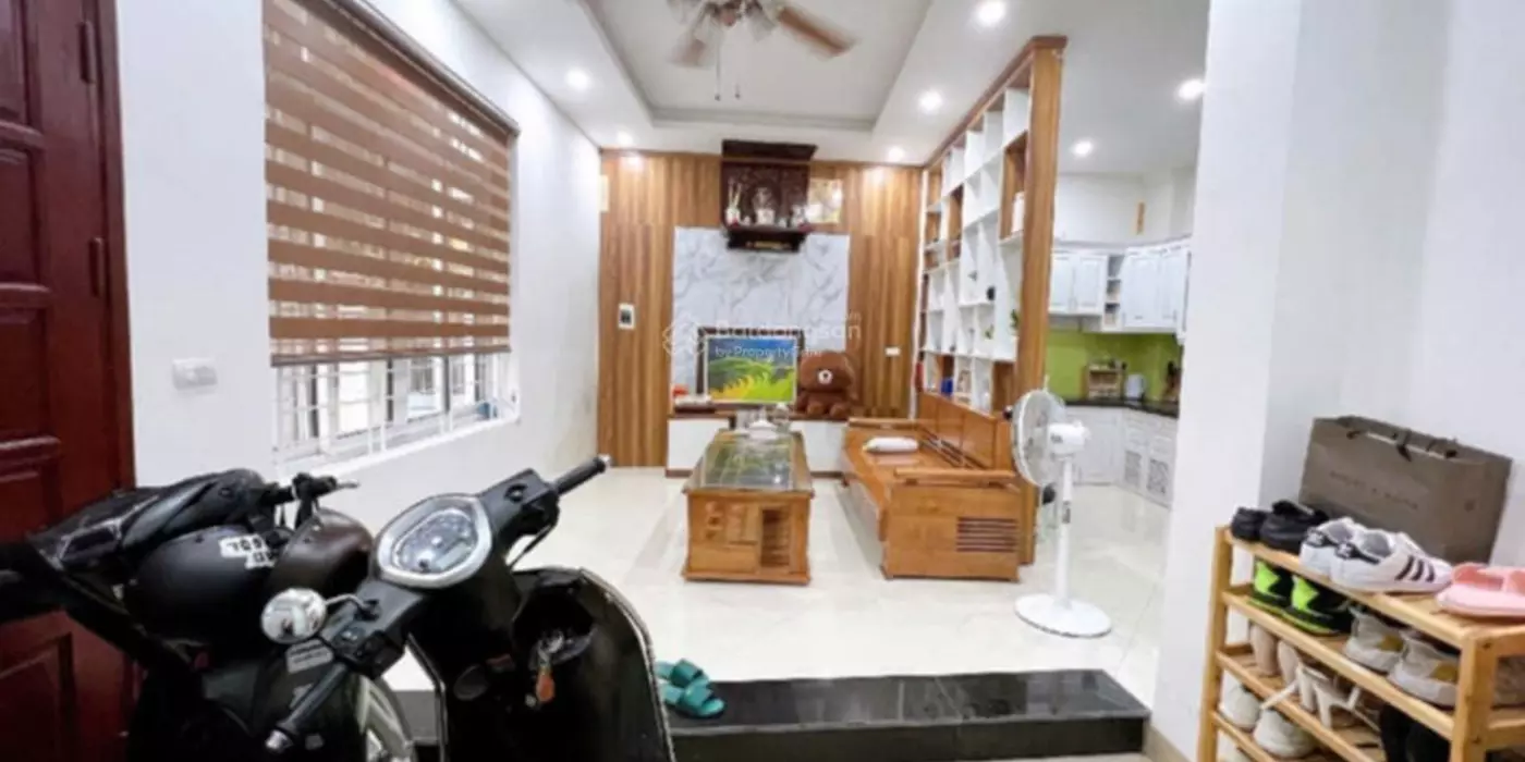 Phạm Văn Đồng - lô góc dân xây - 20m ra phố lớn hàng xóm kđt TP Giao Lưu - 5 tầng giá 7,38 ty