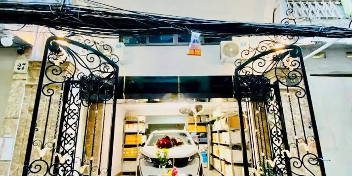 Nhà đẹp ở luôn ở La Thành, Đống Đa diện tích 52m2, 4 tầng, mặt tiền 4.8m, gara oto, Giá 18.5 Tỷ