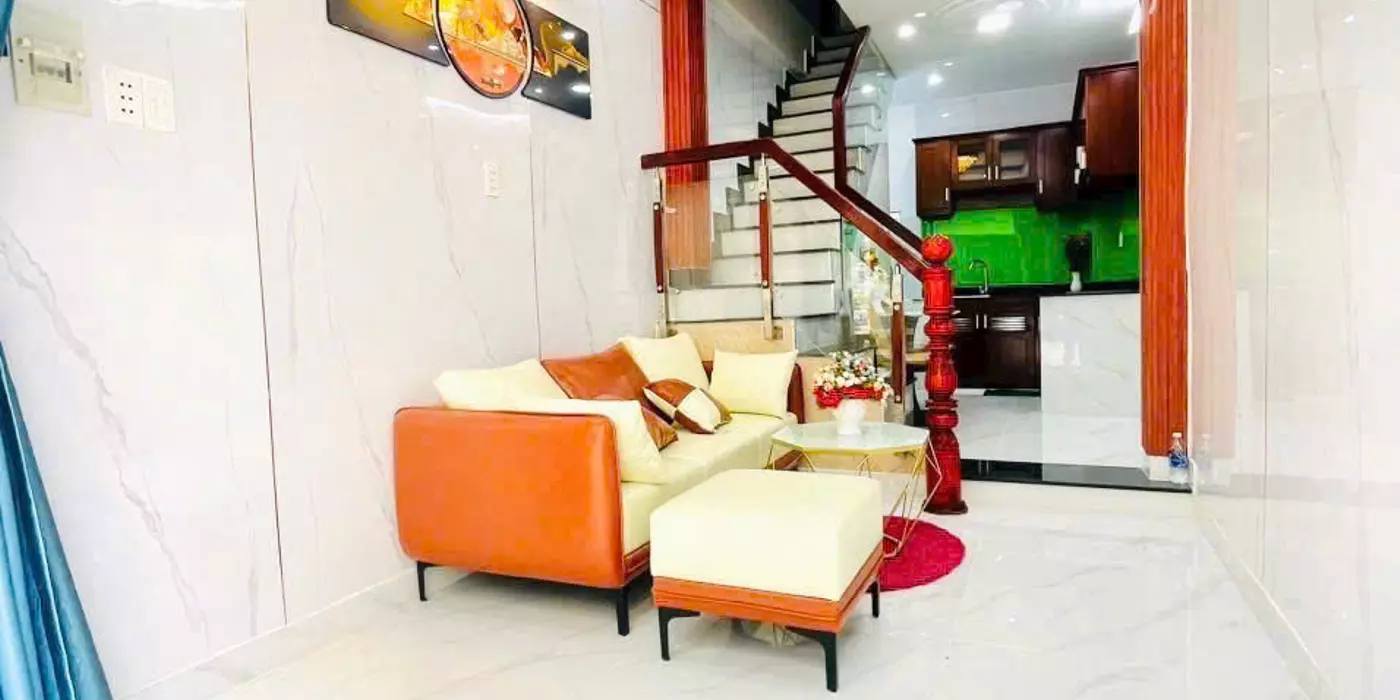 Vị trí bao đẹp , nhà nằm giữa mấy chợ và trường học siêu thị xung quanh. Chỉ 3.78 Tỷ