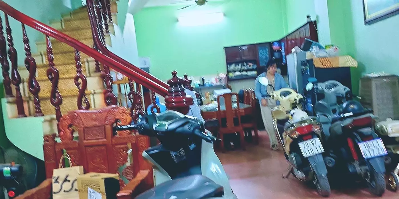 BÁN NHÀ NGUYỄN KHANG 55M – NGÕ THÔNG CÁCH Ô TÔ 20M – NHÀ CŨ 4 TẦNG – KHUNG CỘT BÊ TÔNG CHẮC CHẮN –