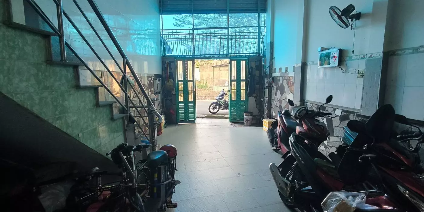 KHÔNG CÓ CĂN THỨ 2 - TRUNG MỸ TÂY Q12 - NHÀ 3 TẦNG - 105M2 THỔ CƯ - HẺM NHỰA XE TẢI NÉ - GẦN GIÁO
