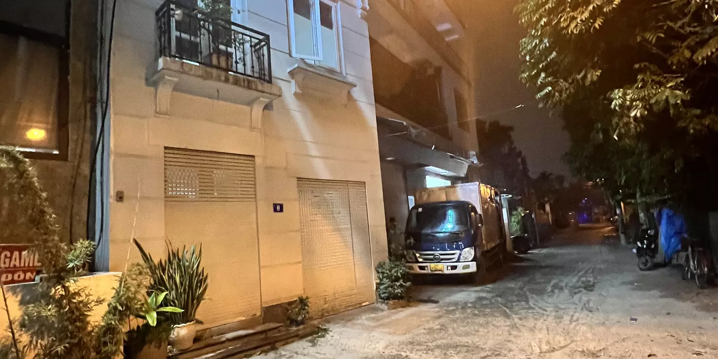 Bán đất tặng nhà 50m2, mt 5,2m vị trí đẹp hiếm cạnh Vinhomes Smartcity