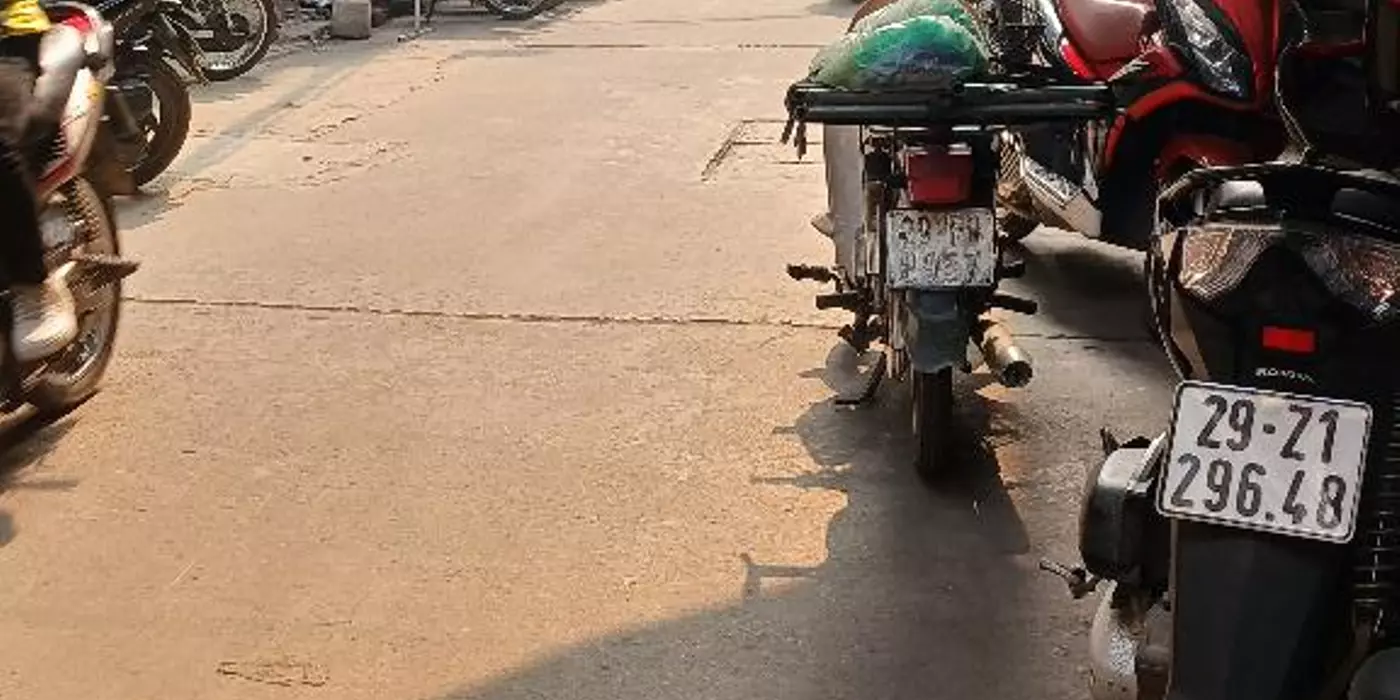 BÁN NHÀ LÊ VĂN HIẾN - KINH DOANH- 2 MẶT TRƯỚC SAU Ô TÔ TRÁNH