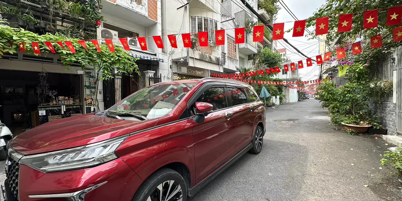 Bán 240m2 đất Cổ Nhuế, ô tô đỗ cửa, ngõ thông, có thể phân lô, giá 27.9 tỷ
