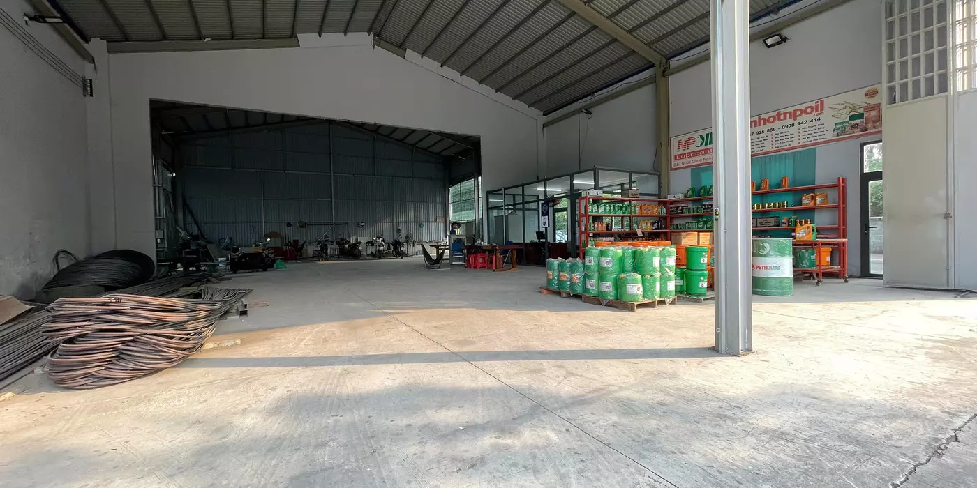BÁN XƯỞNG MỚI, KIÊN CỐ ĐƯỜNG NGUYỄN THỊ RÀNH, CỦ CHI, 2,220 M2 ĐẤT - CÓ NHÀ CẤP 4 PHÍA SAU, VƯỜN