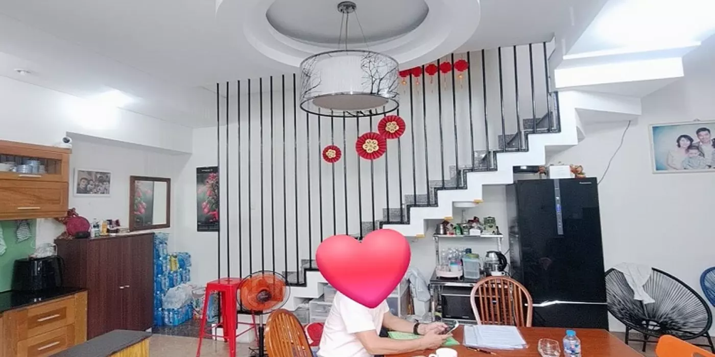 Bán nhà đường Phạm Văn Hai, P5, Tân Bình, 104m2, 3 tầng, 5 PN, nở hậu, giá rẻ