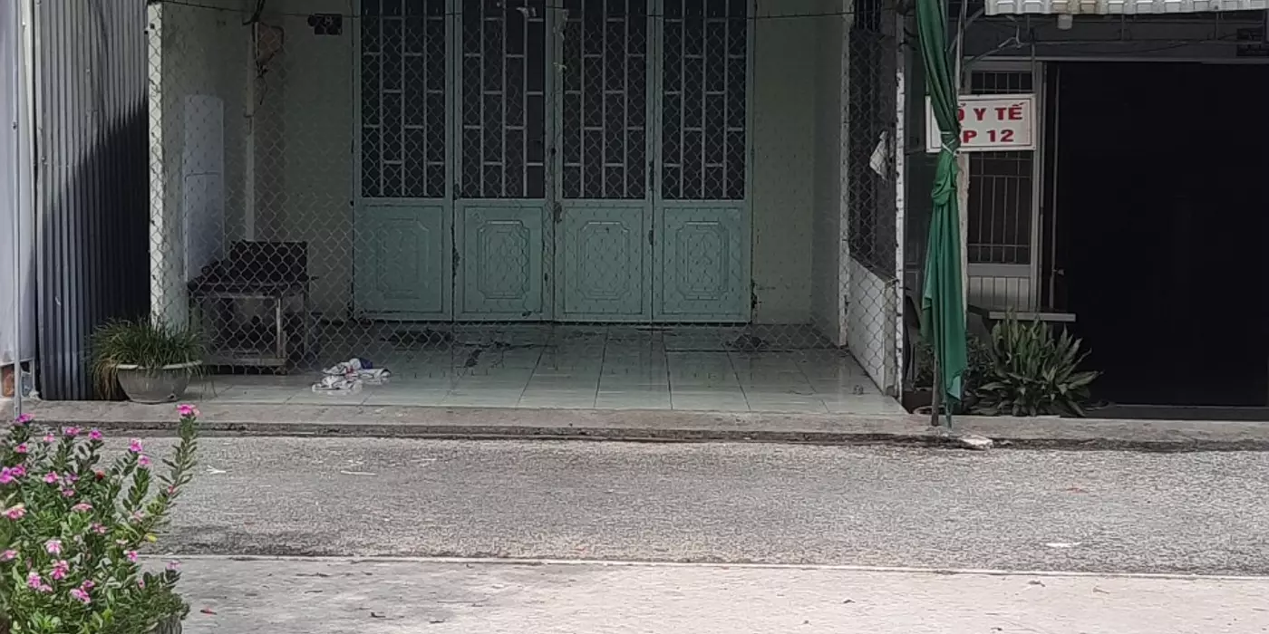 Cần bán gấp nhà và nhà tại chợ Vị Trung, huyện Vị Thuỷ, tỉnh Hậu Giang (có 83m thổ cư). Giá: 1tỷ