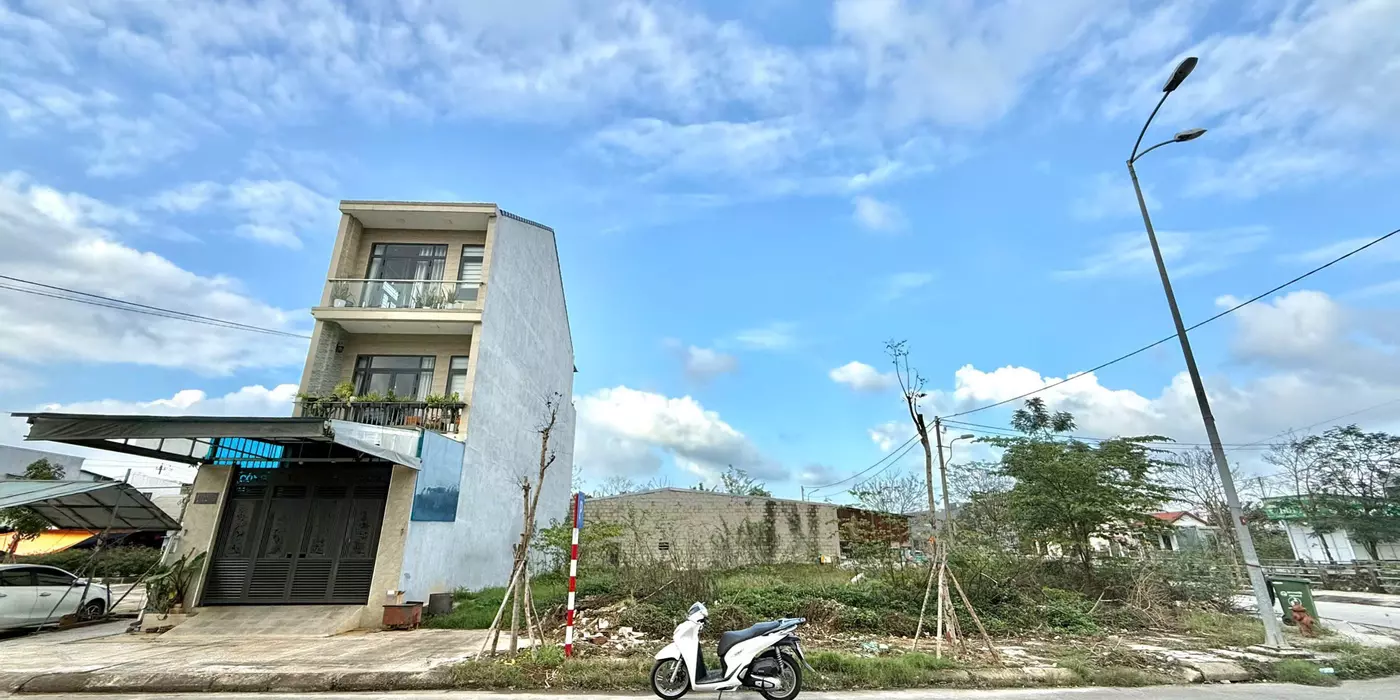 🔸 Bán đất Mặt tiền Đại Cồ Việt - KQH Đông Nam Thuỷ An Phường An Đông. Cách AEON Maill 300m.