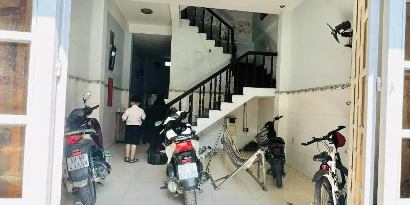 Nhà 2 tầng, Trường Thọ, TĐ, ngay trạm Metro, 70m2, ngang 4.6m, nhỉnh 4 tỷ