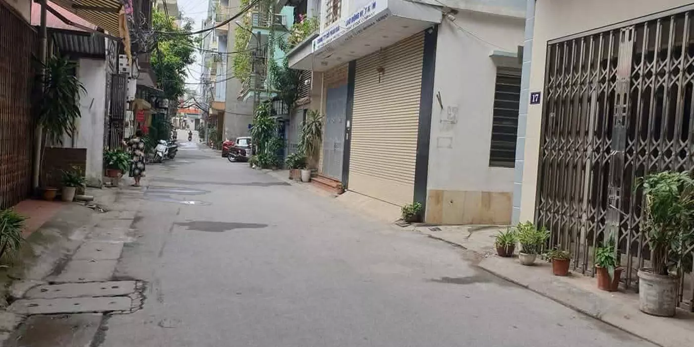 Bán nhà phố Lạc Long Quân 77m2, 4T, MT4.5m xây đẹp giá 18.3 tỷ ô tô thoải mái gần Hồ