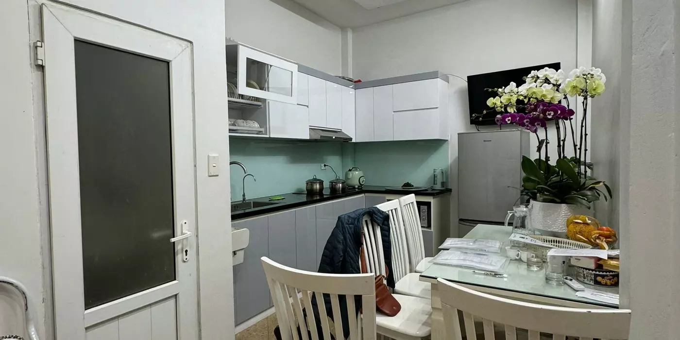 Bán nhà riêng Cầu Giấy, ngõ thông, 35m2, 5 tầng, 6 ngủ,3 bước lên oto