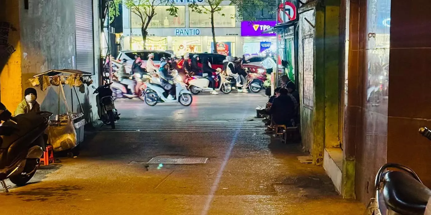 "Bán nhà phố Minh Khai, Hai Bà Trưng 50m, 4 tầng. Giá: 14.5 tỷ. LH: 0937158386