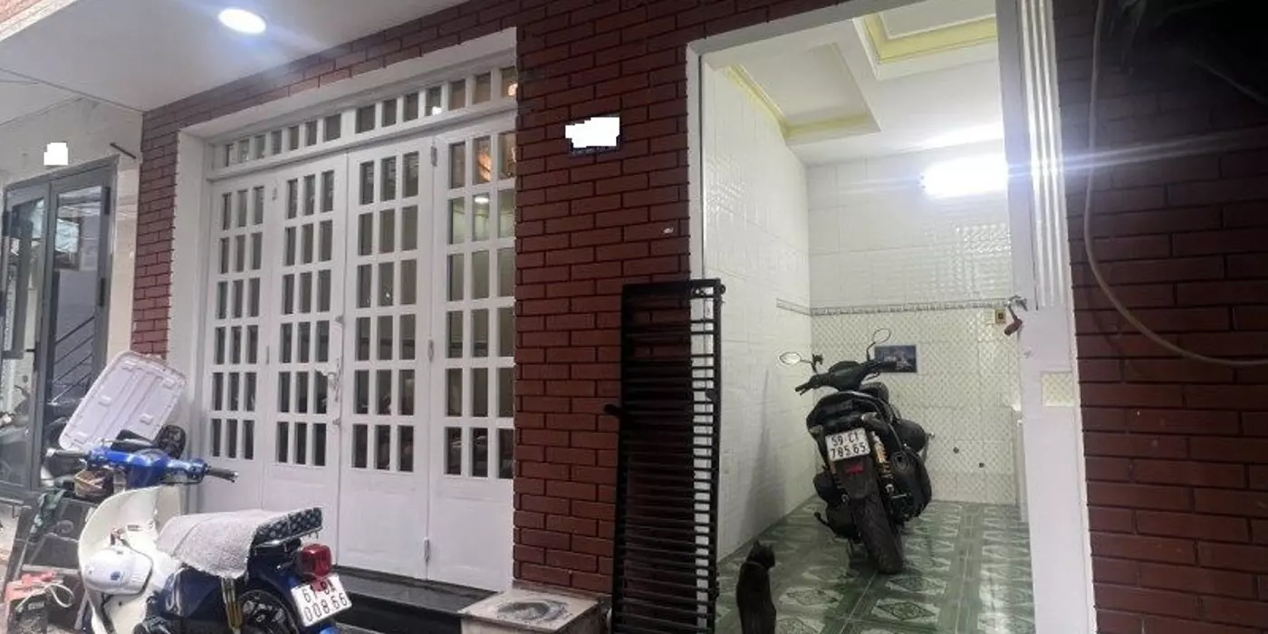 SÁT QUẬN 1, 44M2 (4x11) - 3 TẦNG BTCT - 4 PHÒNG NGỦ SÂN THƯỢNG - GIÁ CHỈ 4 TỎI