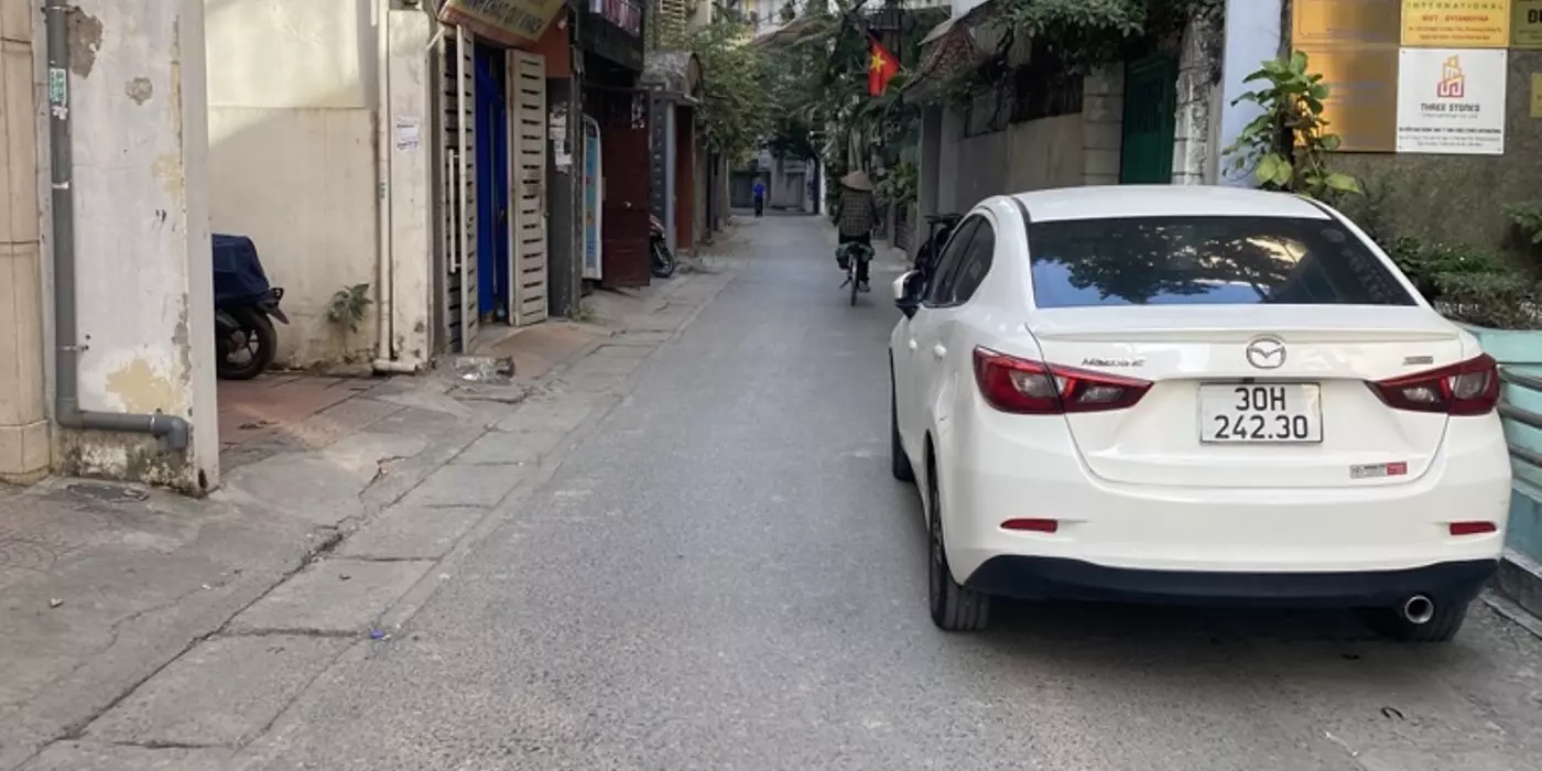Bán nhà Đào Tấn, ngõ ô tô, 32 m2, MT 5.1 m, 5 tầng, giá chỉ 10.6 tỷ
