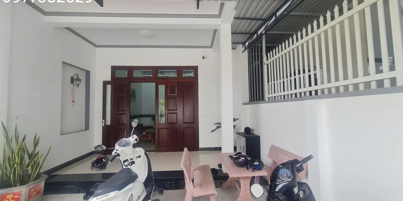 Bán nhà 2 lầu Hẻm Nguyễn Công Trứ - Tân Thiện - TX LaGi giá ngộp sổ riêng