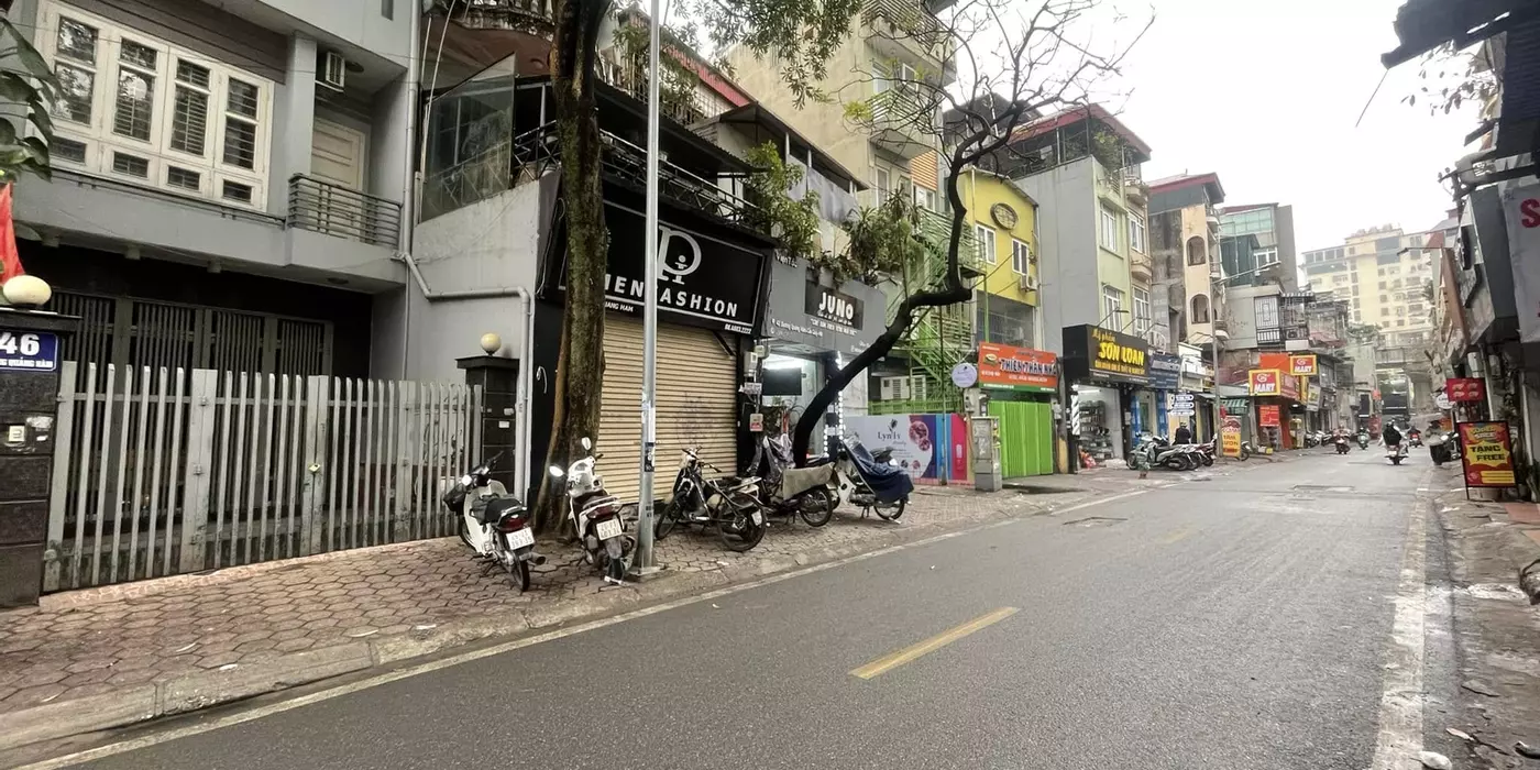 Bán nhà mặt phố Dương Quảng Hàm 106m2, 3T, MT4.4m nhà 2 thoáng giá đầu tư nhỉnh 32 tỷ
