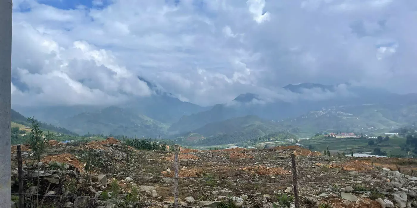 Đất nền tái định cư tại Sapa cần bán gấp, vị trí đẹp, view thung lũng, giá tốt để đầu tư.