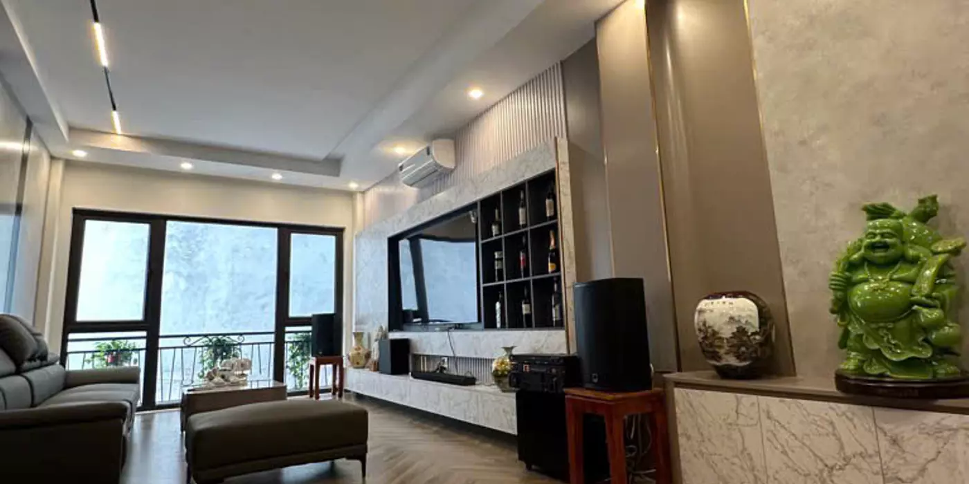 Bán nhà Lâm Du 50 m2 * 6 tầng* 13.1 tỷ, mặt phố kinh doanh, thang máy