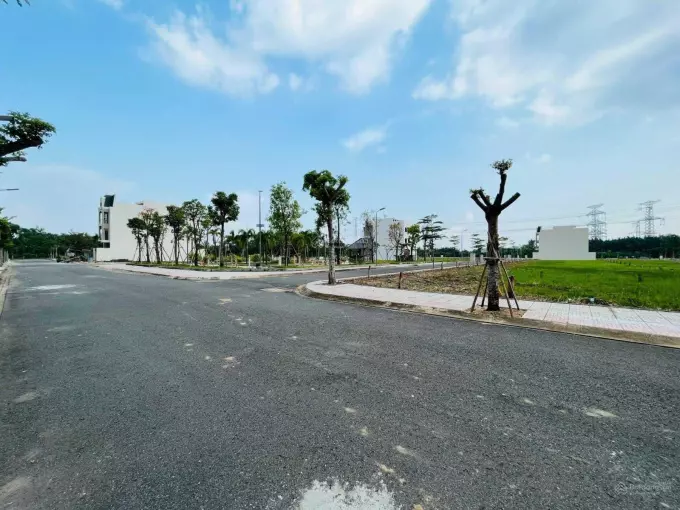 Bán đất 80m2 sổ hồng chính chủ. 
Giá chỉ 1tỷ 200
