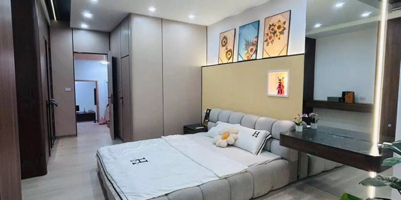 Nhà Đẹp Hoàng Ngân Thanh Xuân Thang Máy Full Nội Thất Dt 67m2 5 tầng mt 4.1m giá 16.7 tỷ