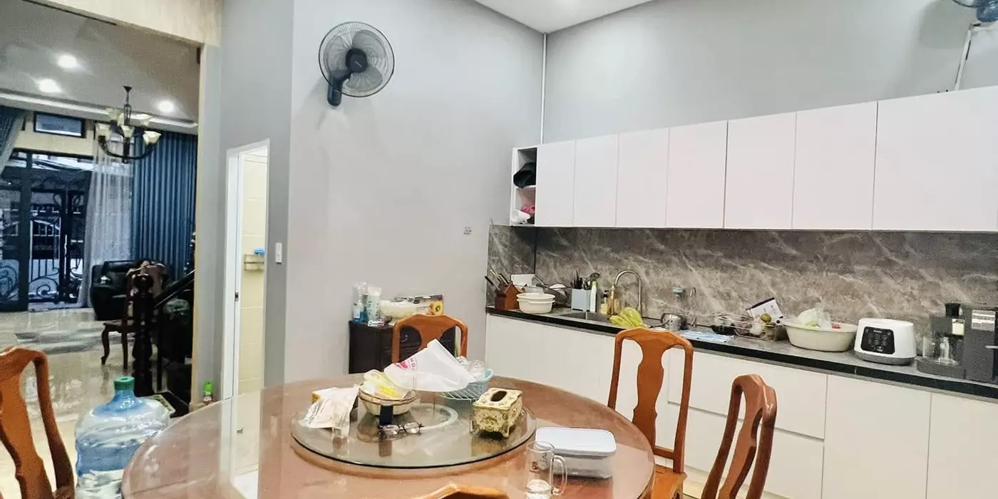 Bán Nhà HXH 8m đường Giải Phóng - Cộng Hòa, DT: 4.5x15.5m, 4 Tầng -  4PN, 13.2 tỷ.