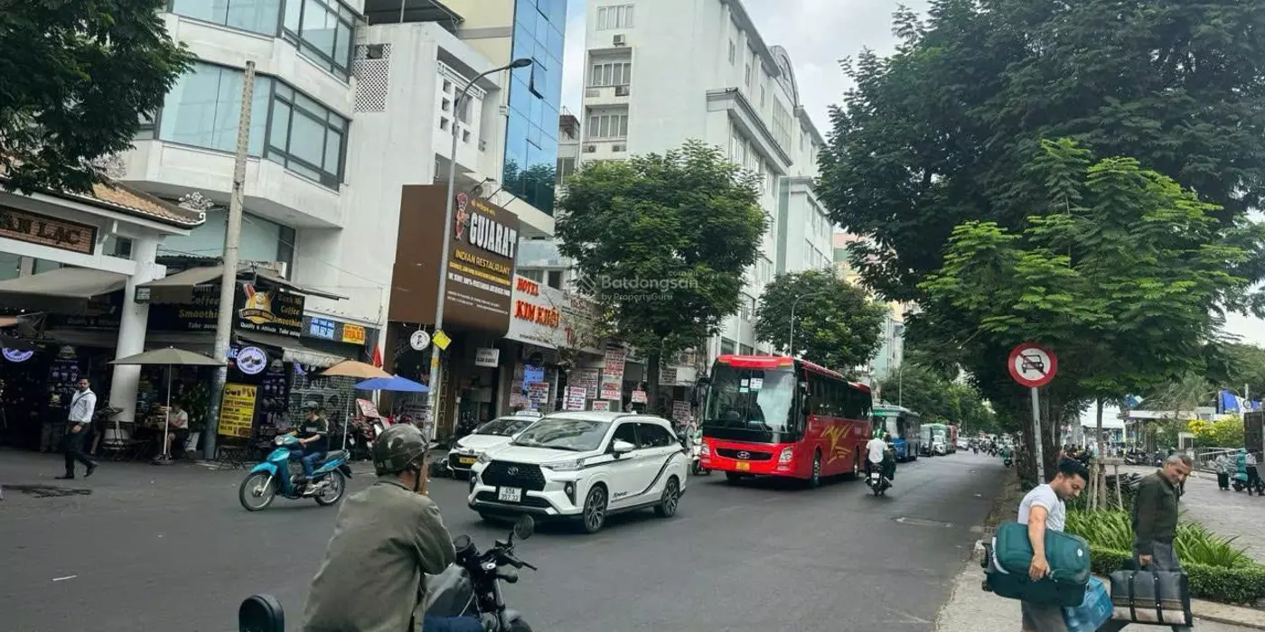 ***Bán nhà mặt tiền đường Cao Thắng, Phường 12, Quận 10 ngay Hà Đô Centrosa.