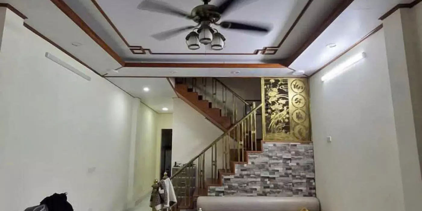 NHÀ ĐẸP Ở NGAY PHỐ NGUYỄN VĂN CỪ -Ô TÔ ĐỖ CỬA-TIỆN ÍCH BẠT NGÀN