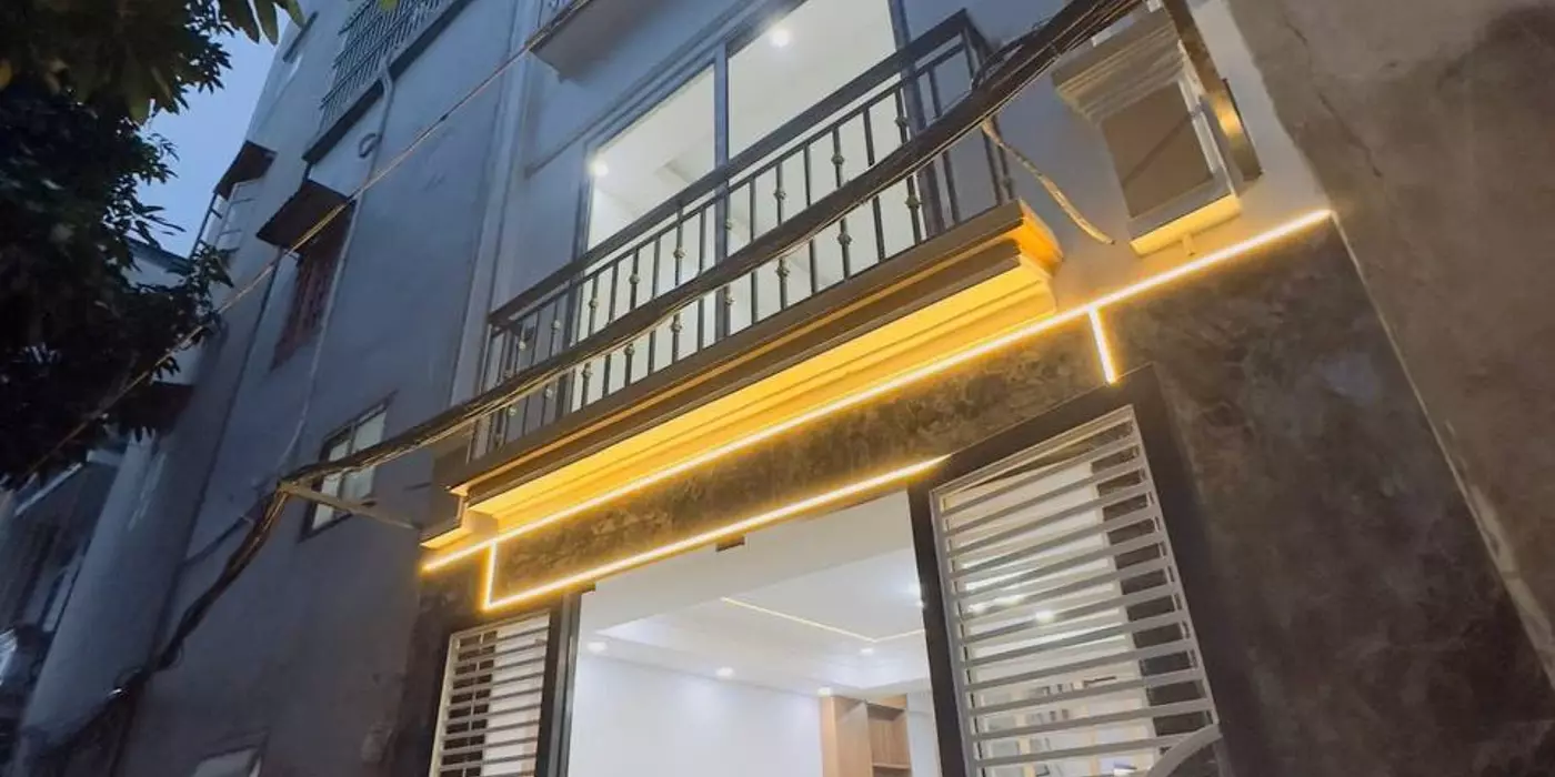 Bán nhà Lĩnh Nam giá 6.75 tỷ, diện tích 31m2, 5 tầng, mặt tiền 6.6m