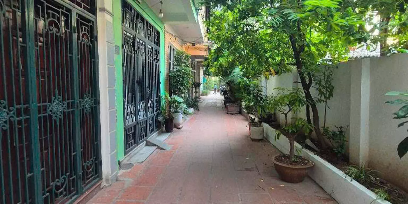 Nhà đẹp 5 tầng, 75m2, mặt tiền 5m, đang cho thuê KD 300tr/năm - phố Hoàng Hoa Thám - Ba Đình - giá
