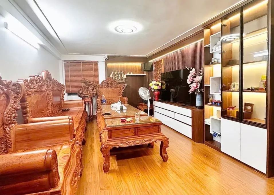 BÁN NHÀ ĐỊNH CÔNG THƯỢNG, HOÀNG MAI, 2 THOÁNG,VÀI BƯỚC Ô TÔ, TRƯỚC NHÀ 2.5M, TẶNG FULL NỘI THẤT,