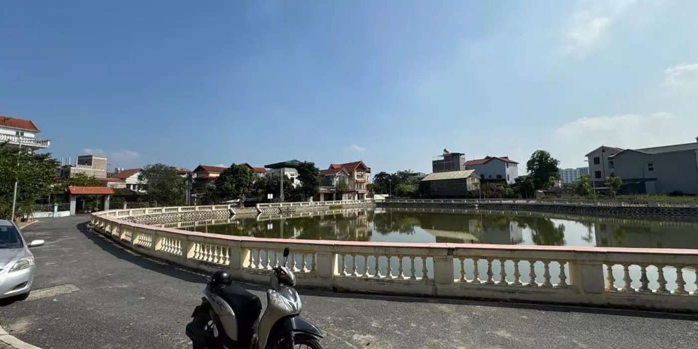 Hiếm,Bán đất đông dư Gia Lâm,ô tô tránh,vỉa hè 3m,view hồ sinh thái,100m,MT6m,5 tỷ
