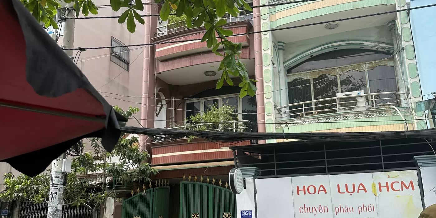 Cho thuê nhà nguyên căn 3 tầng + 1 trệt + 1 sân thượng