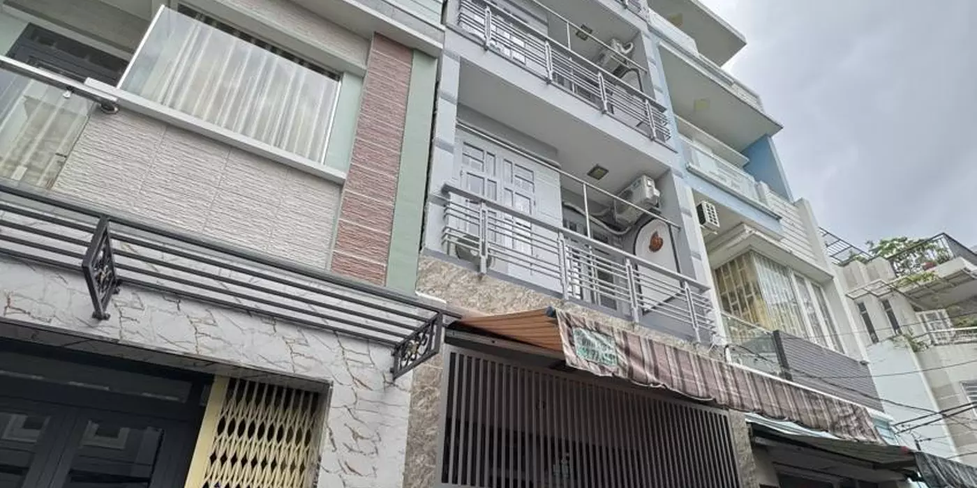Bán nhà đường Phạm Văn Chí, Q.6, Chỉ hơn 6 tỷ, Xe hơi vào nhà, 46m2, 3 tầng hoành tráng