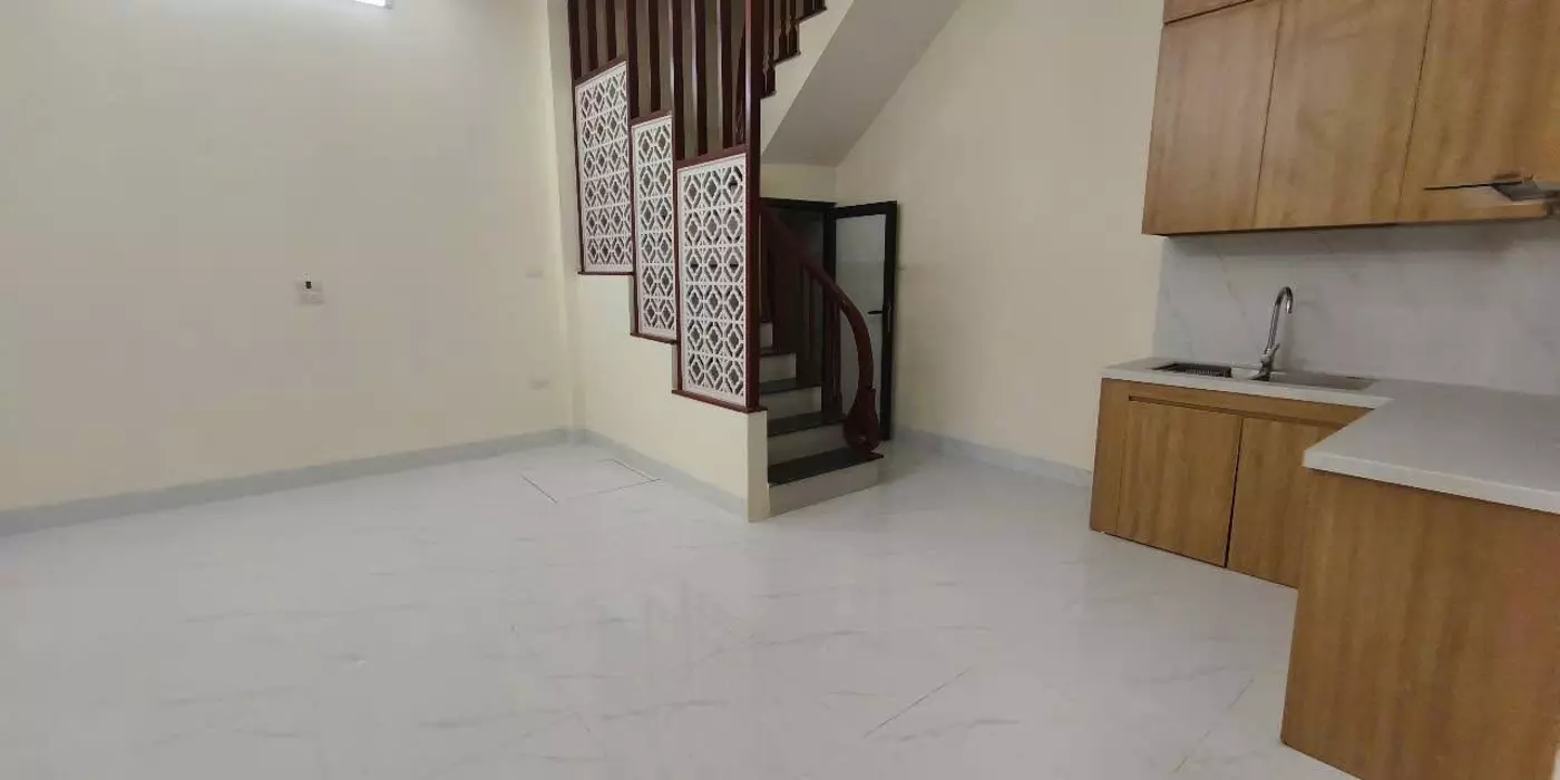 Cự Khối,Long Biên DT 30m2 x mt5m cách 1 nhà ra ô tô tránh giá chỉ 4.8 tỷ
