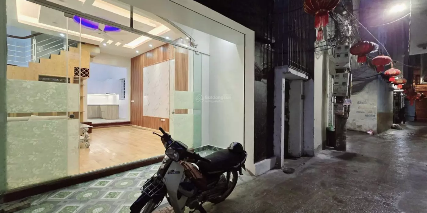 Bán gấp. 50m2 ,4 tầng - Trần Cung. đầy đủ nội thất sang trọng , trước nhà ngõ rộng. nhỉnh 9 tỷ