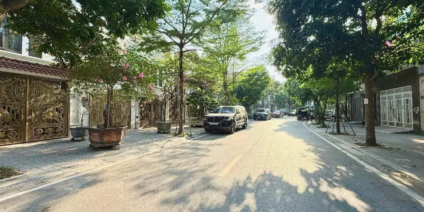 bán Biệt Thự Đống Đa, 80m, lô góc, ô tô tránh, vào nahf