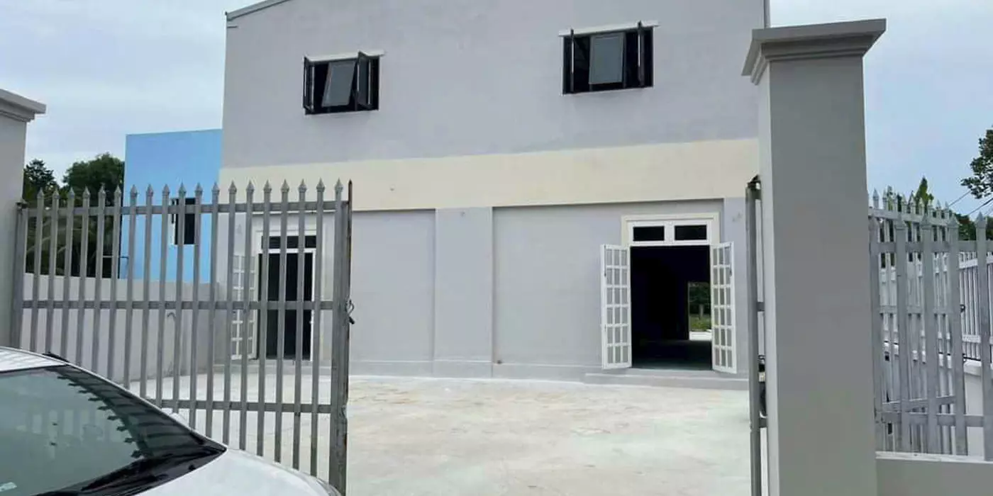 BÁN XƯỞNG TRỆT LẦU 1.300M² ĐƯỜNG NHỊ BÌNH, HÓC MÔN GIÁP Q12 GIÁ RẺ