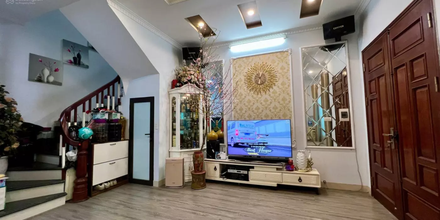 Bán nhà Phạm Văn Đồng - lô góc - mặt ngõ - cách phố 30m ô tô đỗ ngày đêm