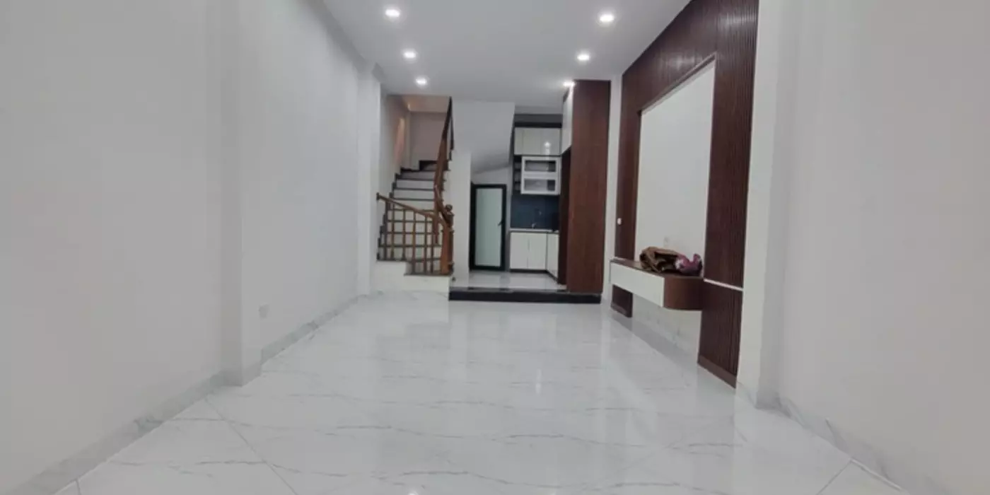 Bán Nhà: Tựu Liệt, 40m2, 5 tầng, gần bãi xe, oto cổng, ô chờ thang máy. hơn 5 tỷ